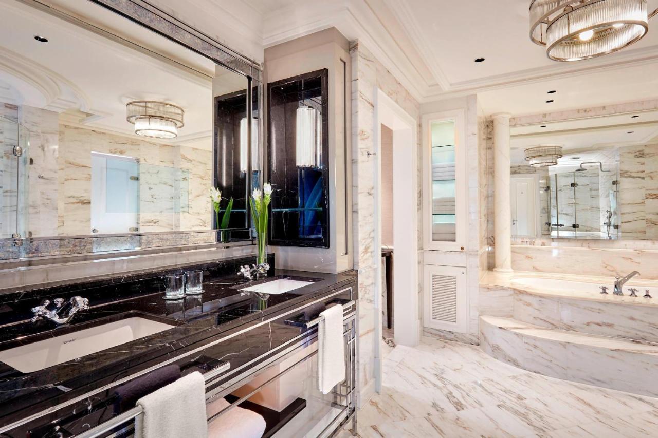 The Ritz-carlton,
