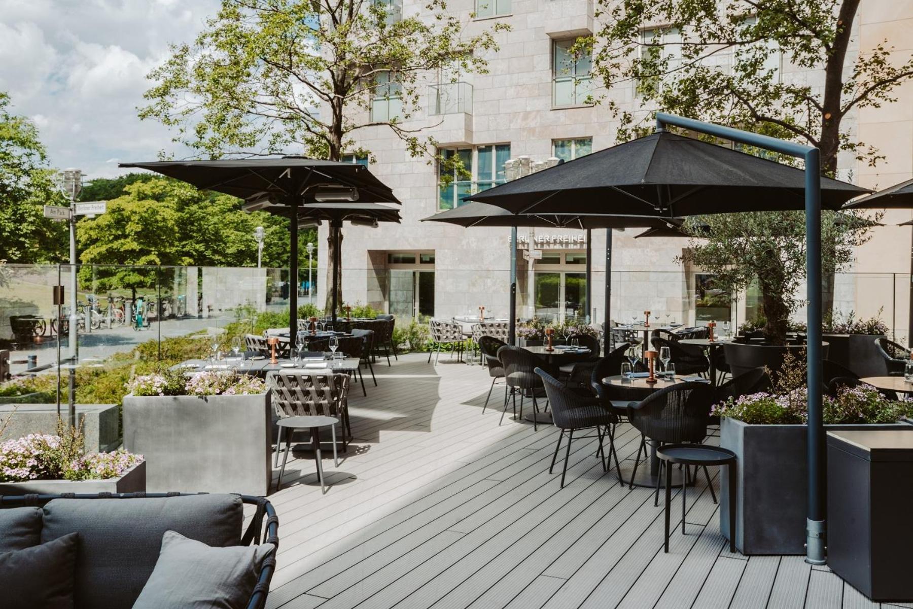 The Ritz-carlton,