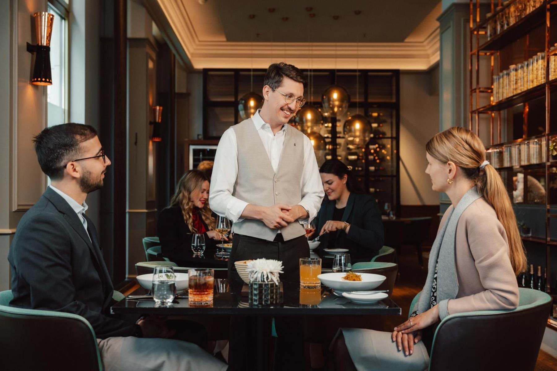 Hotel The Ritz-carlton, 5*