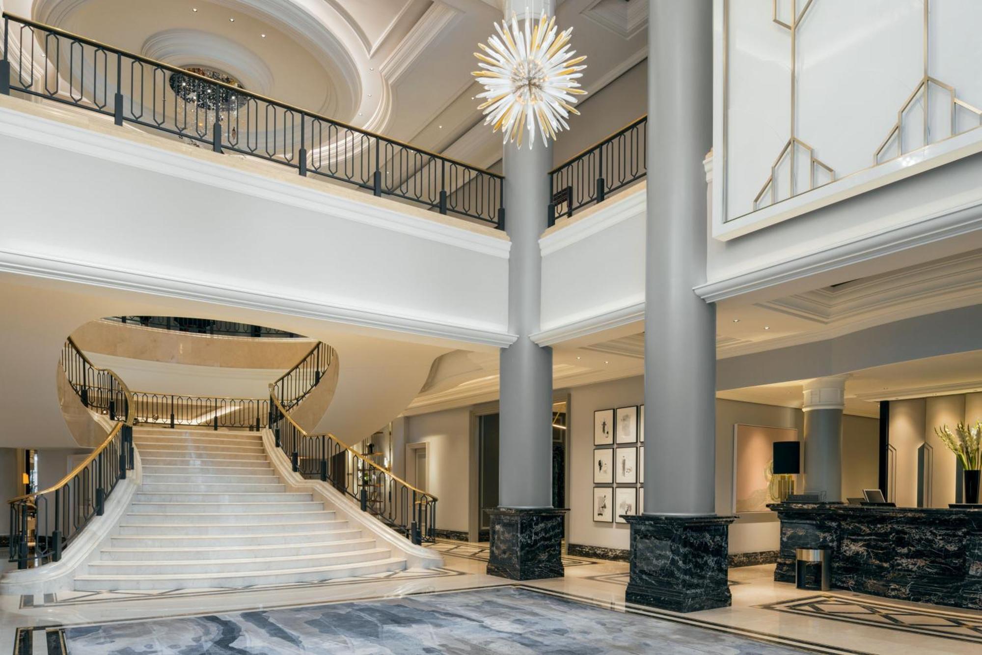 The Ritz-carlton,