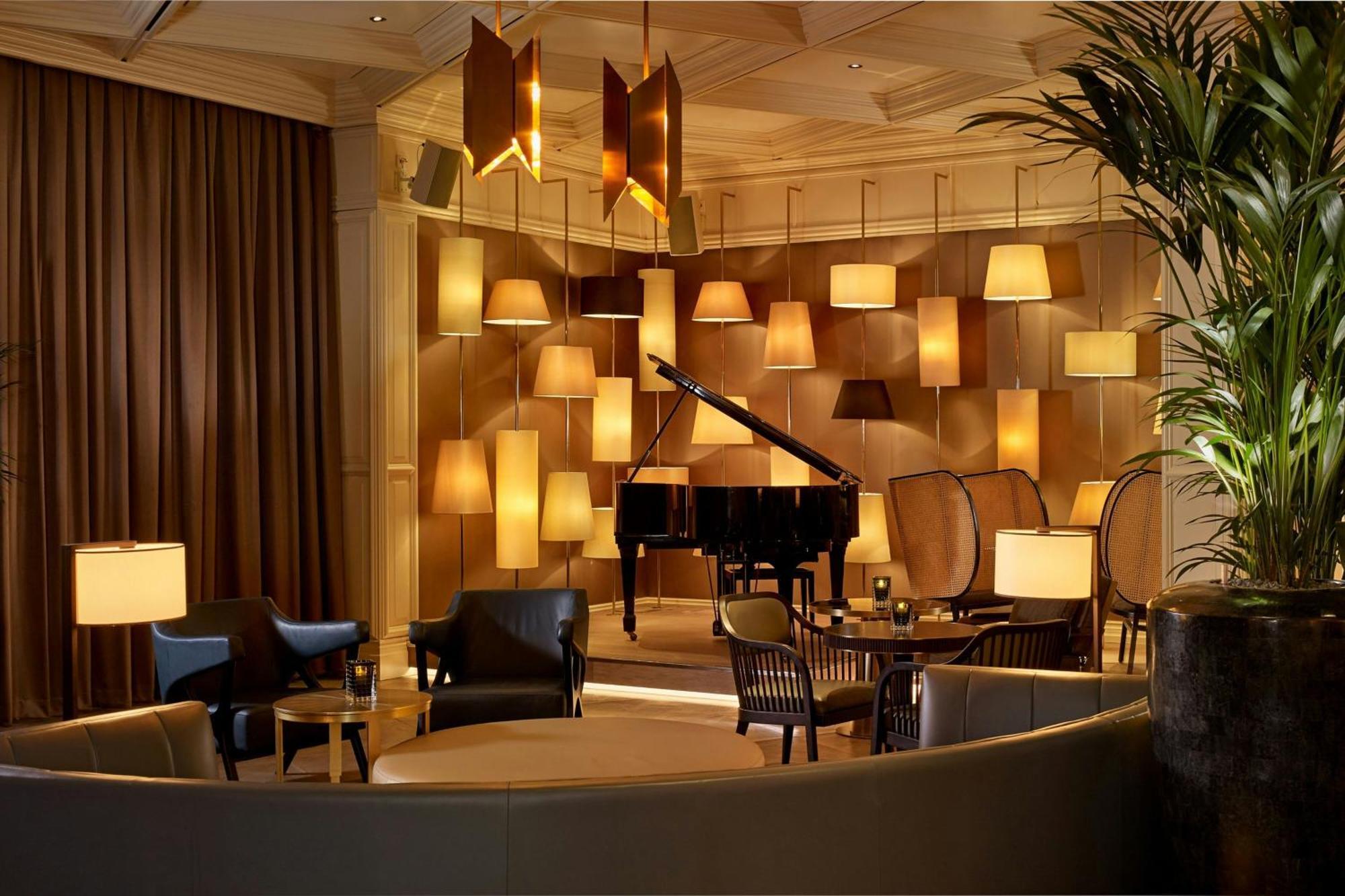 The Ritz-carlton,